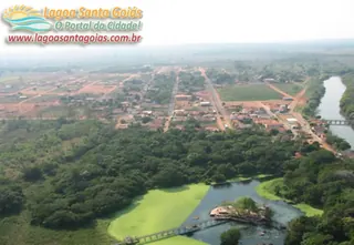 La ciudad y la laguna desde el aire - Lagoa Santa, Goiás